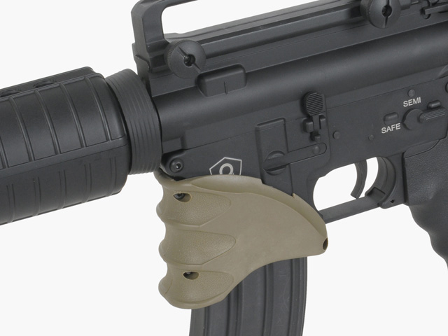 Magwell Grip for AR15/M4/M16 - BK